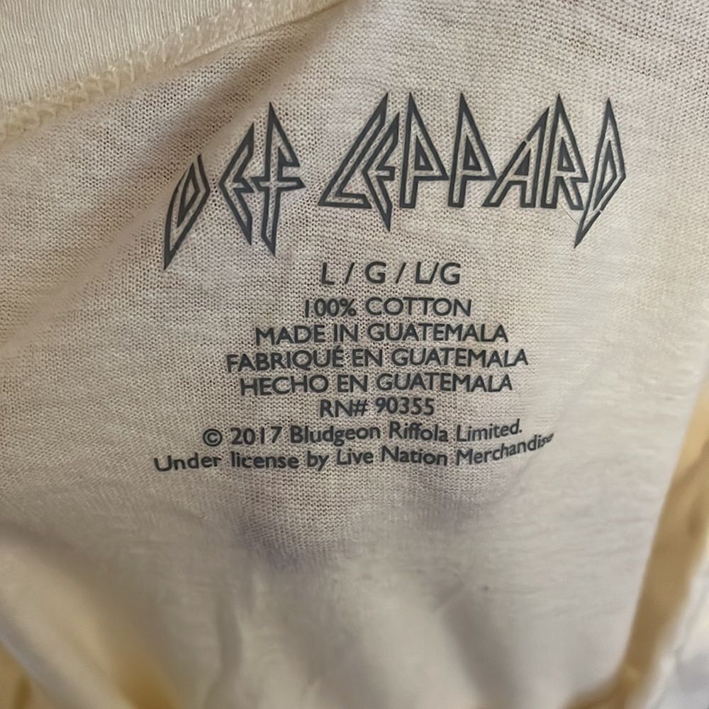 Def Leppard Sheer Studded Off White Graphic Shirt - Picture 9 of 9